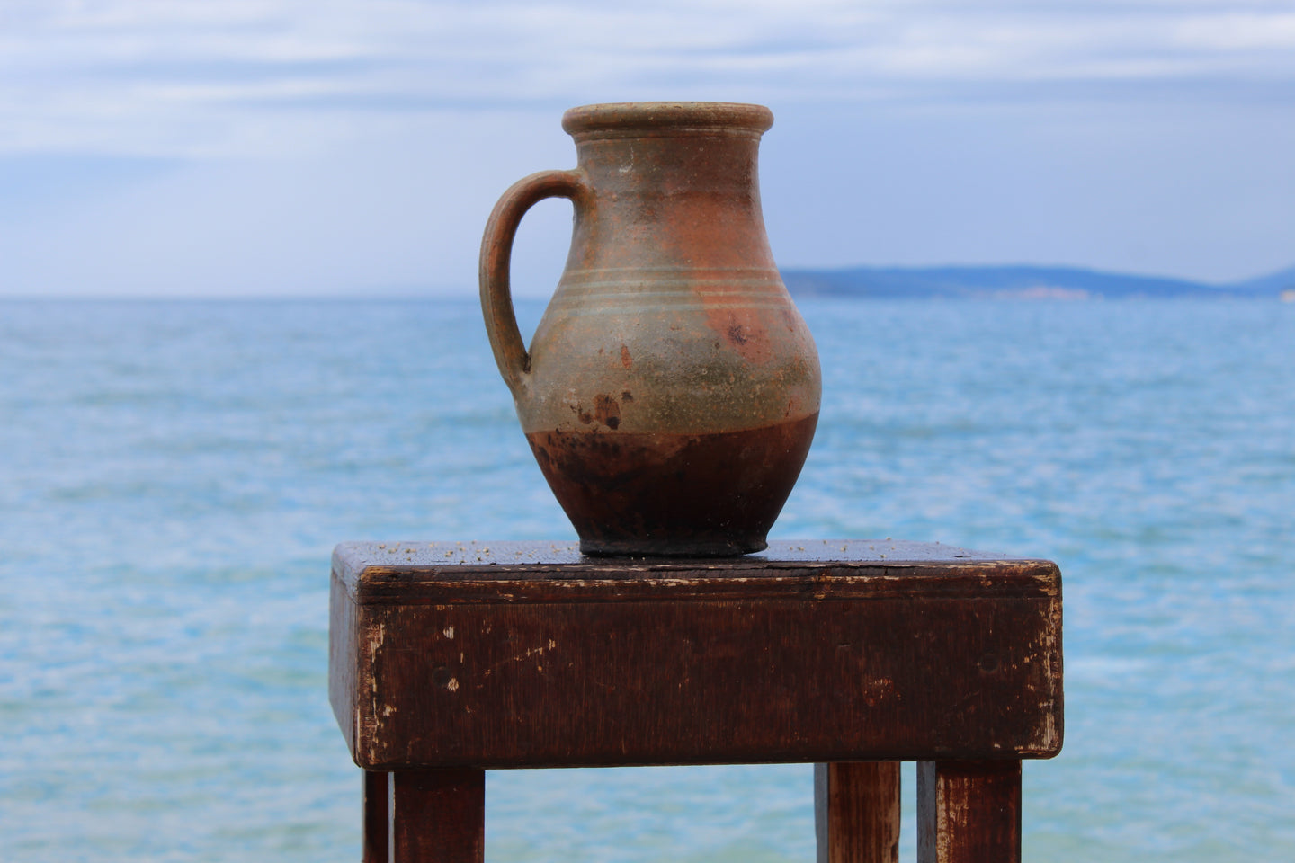 TERRACOTTA PITCHER WITH WHITE MOTIV